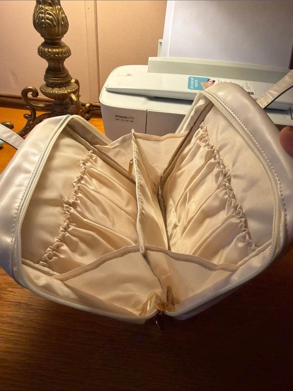 Shell Bags white cosmetic